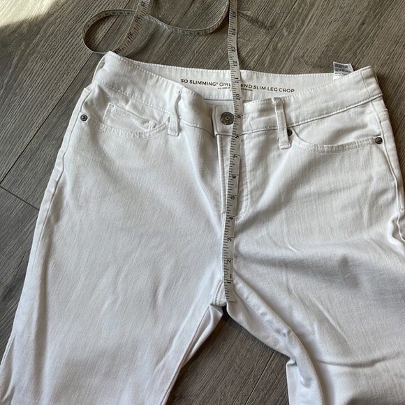 Chico White Girlfriend Slim Leg Crop - Picture 3 of 6